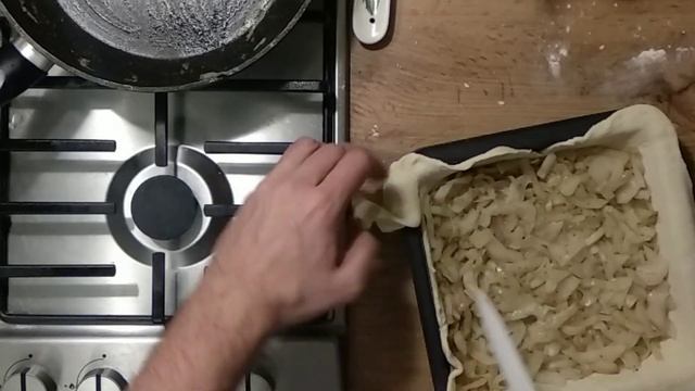 Пироги с брынзой и помидорами