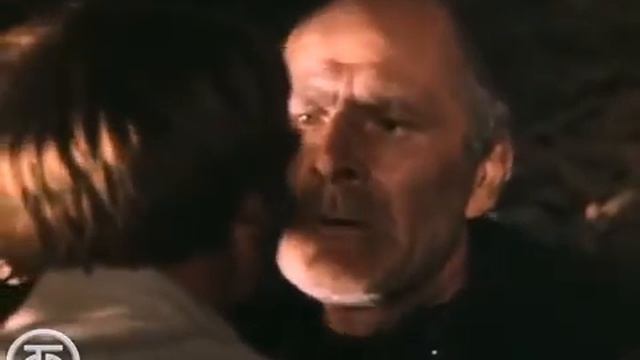 Гришка с братом идут на комиссара