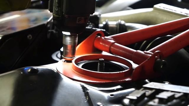 Skyline R32 GTR | Returning to Factory Standard + Rare Optional Extras смотреть онлайн