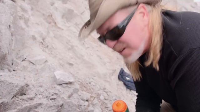 Finding a RARE aquamarine spray pocket | Mt. Antero Treasures S3:E2 смотреть онлайн