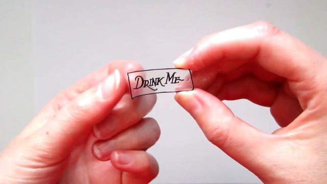 Alice in Wonderland "Drink Me" Charm | 30 Days of Disney #4 | Creation in Between смотреть онлайн