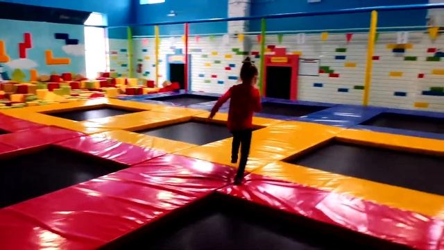 ХЛОП ТОП Развлекательный Центр ДЕТСКИЙ ПРАЗДНИК Огромное Игровое Пространство смотреть онлайн