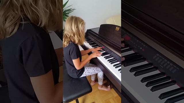 Laura auf dem Yamaha CLP-930 смотреть онлайн
