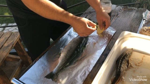 Рыба в углях, чёрная икра в стерлядке, рецепты от Рината смотреть онлайн