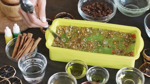 How to Make Soap From Scratch (DIY) смотреть онлайн