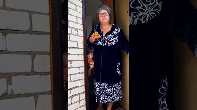 А НИНЕЛЬКА КУШАЕТ!#юмор#дети#бабаулянинелька смотреть онлайн