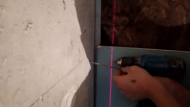 Наклеили гипсокартон в ваной на стены на кафельный клей. НЕ ДЕЛАЙТЕ ТАК! смотреть онлайн