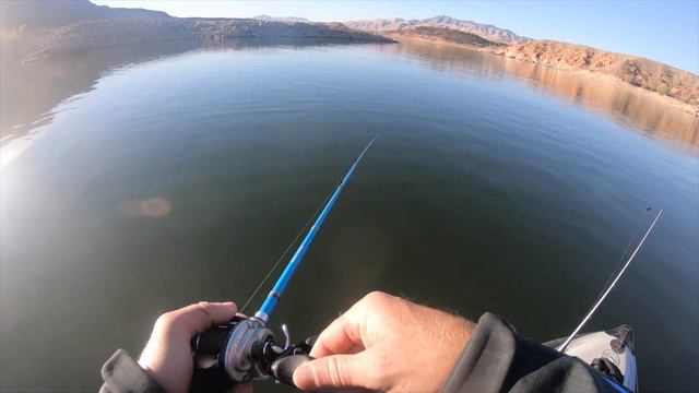 Catching GIANT BASS on Old School TRICKS in 50 Degree Water Temperatures. смотреть онлайн
