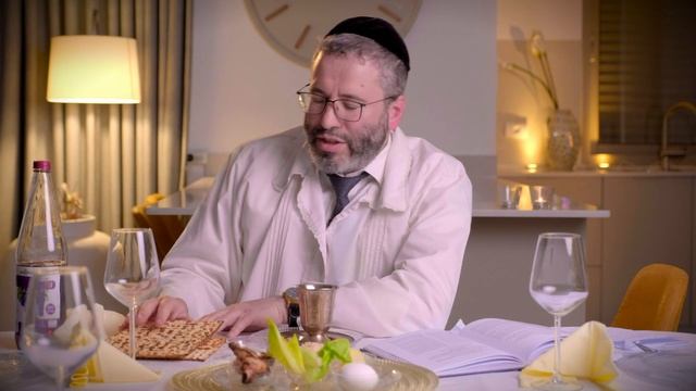 Проведение пасхального Седера: Рахца, Моци, Маца (видео 6 из 10) смотреть онлайн