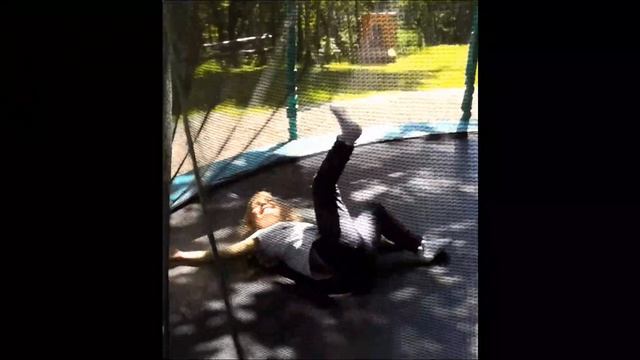 Экоферма Мечта в Молькино Настя и папа оценили детскую площадку смотреть онлайн