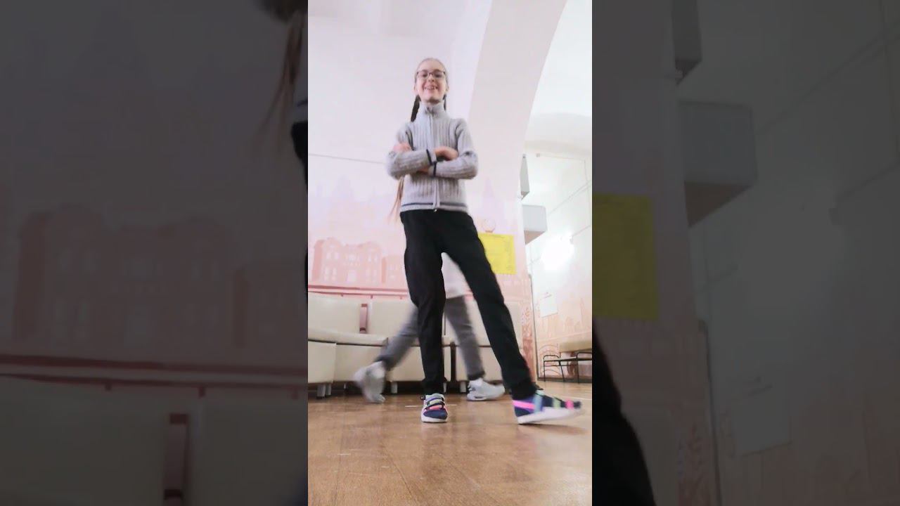 аа помешали мне ходят тут всякие ♀️ смотреть онлайн
