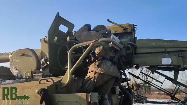 🇷🇺🇺🇦Кадры боевой работы расчётов 152-мм самоходок "Гиацинт-С" на Лиманском направлении смотреть онлайн