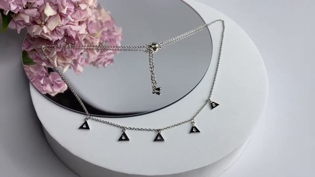 Тонкая цепочка с треугольниками смотреть онлайн