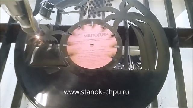 Бизнес идея Лазерная резка виниловой пластинки на лазерном станке DeKart LE 6090. Изготовление часо смотреть онлайн