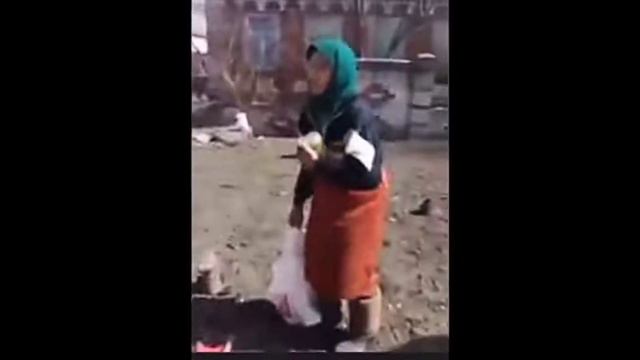 бабушка с красным флагом смотреть онлайн