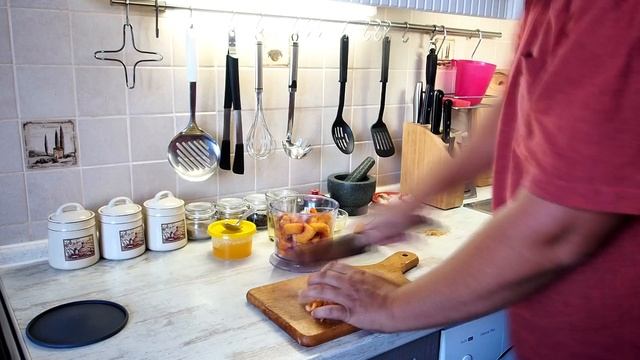 Острый кисло-сладкий соус из перца чили и персика. Добавка Trinidad Scorpion рулит! смотреть онлайн