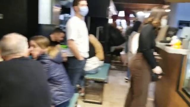 ПРАЗДНИК, КОТОРЫЙ С ТОБОЙ, ЕДА, ЕДА, ЕДА И СОБАКИ смотреть онлайн