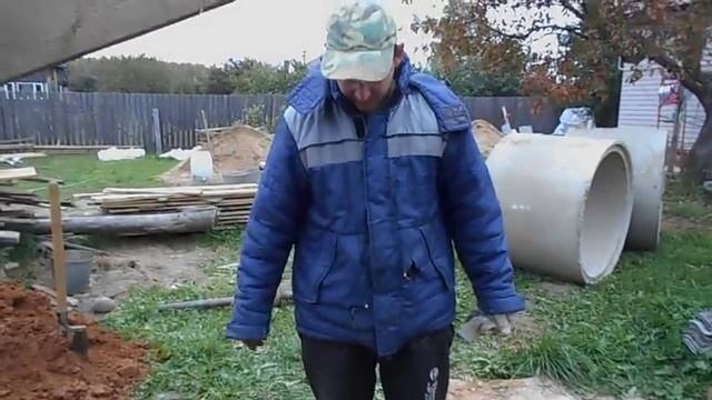 септики без откачки установка Ж Б колец в шахту руками день работы колодезника смотреть онлайн