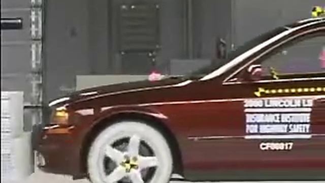Crash Test 2000 - 2006 Lincoln LS IIHS Frontal Impact смотреть онлайн