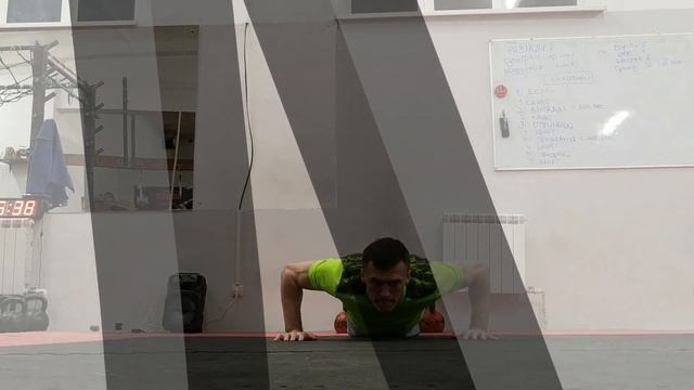 Ребята с завода тренируются в условиях Rocky Balboa. Тренировка 2.0.7 смотреть онлайн