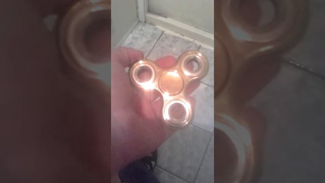 Спиннер золотой смотреть онлайн