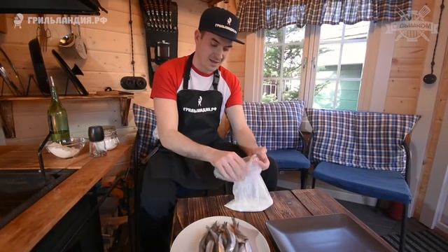 "С дымком" готовим КОРЮШКУ в чугунной сковороде на костре смотреть онлайн