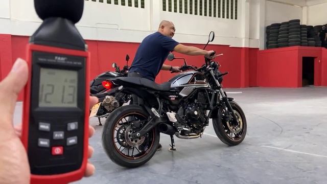 Exhaust sound off between the Kawasaki Z650rs and the Honda CB650r!!! ????? смотреть онлайн
