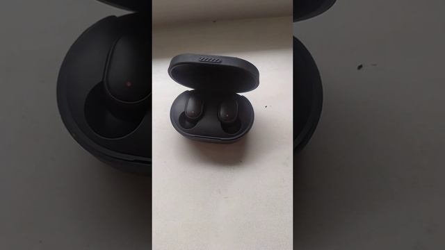 Не работает правый наушник Xiaomi redmi airdots 2 (что делать?) смотреть онлайн