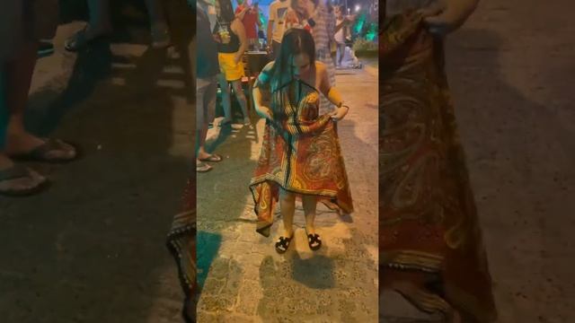 Brasilian girls showing how to dance samba (Brasil) смотреть онлайн