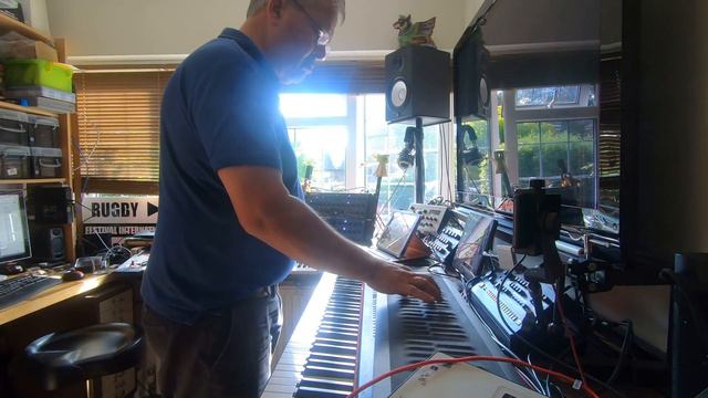 Doodle...FA06 MIDI loop, Argon8,Cobalt8, Roli49 Seaboard.. IPAD, Noise App смотреть онлайн