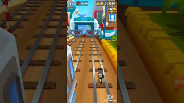 играем с другом в игру(SuBWAY SURF)