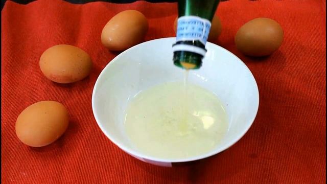 Как легко отделить белок от желтка? Самый лучший и удобный способ. смотреть онлайн