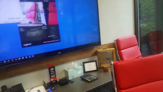 Using the Logitech C922 conference room camera смотреть онлайн