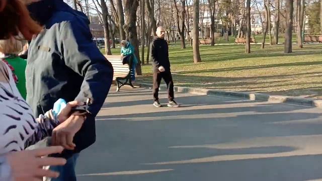 За твою красивую улыбку!!!Танцы в саду Шевченко. смотреть онлайн
