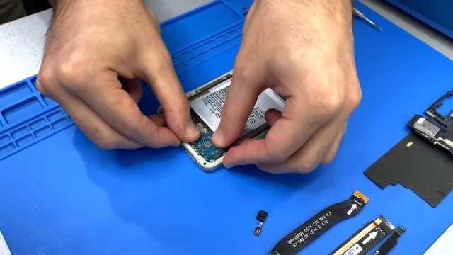 Замена экрана в Samsung Galaxy S21 FE. СЦ "ХАЙТЕКСЕРВИС". Минск. смотреть онлайн