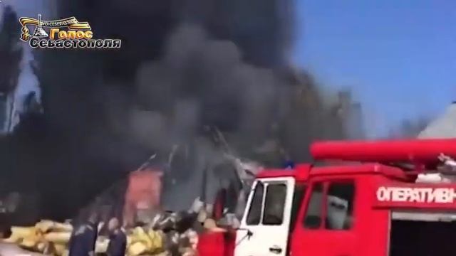 БРОВАРЫ НАКРЫЛО ГУСТЫМ ЧЕРНЫМ ДЫМОМ: горят склады и заправка 13.06.15