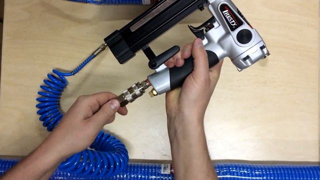 Компактный пневматический витой шланг для нейлера смотреть онлайн