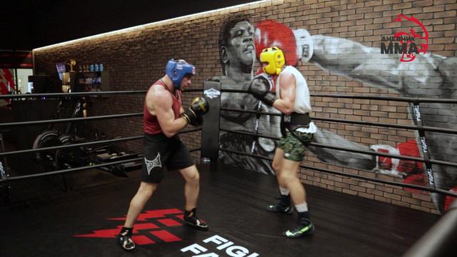 Спарринг сессия по боксу смотреть онлайн