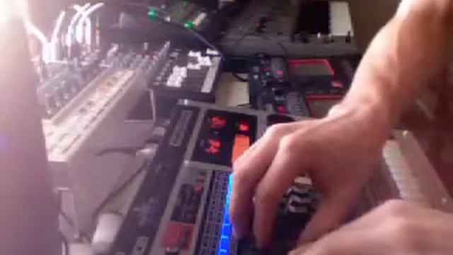 hardware drum and bass (mc808 sh101 dx200 2 kp3) смотреть онлайн
