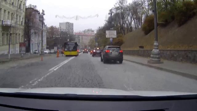 Брусчатку на Грушевского заливают цементом смотреть онлайн