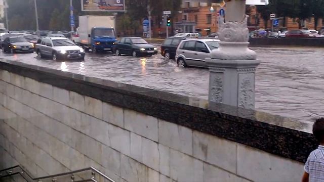 Минск, Парк им Челюскинцев центральный вход 12 08 2014 смотреть онлайн
