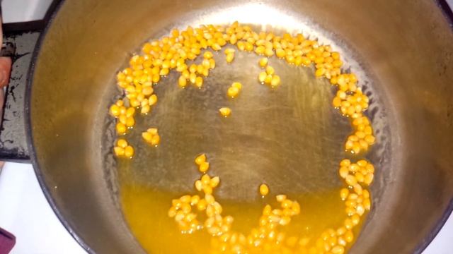 Popped microwave popcorn on the stove!:) смотреть онлайн