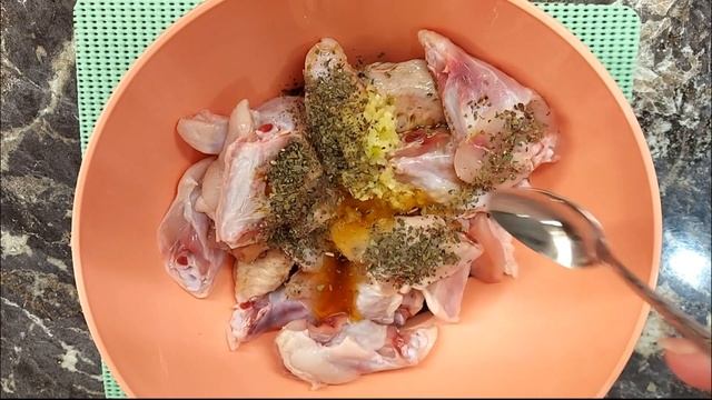 Вечером замариновала, утром приготовила. Глазированные куриные крылышки смотреть онлайн