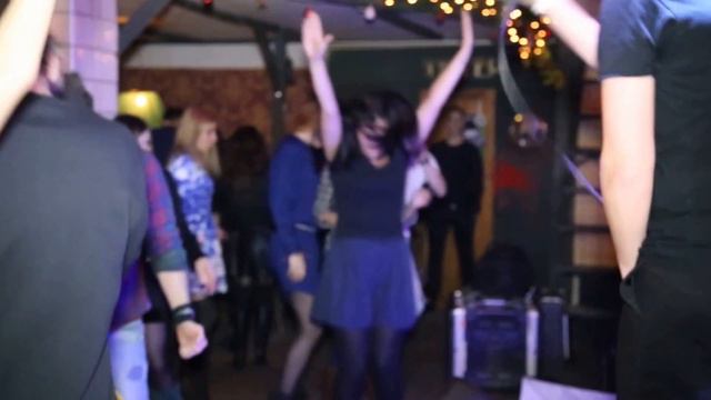 Kremsoda CoverPartyBand - Девчонка (live) смотреть онлайн