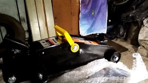 Как пользоваться подкатным домкратом