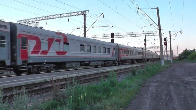 Электровоз ЭП1М-535 с пассажирским поездом Новороссийск - Ижевск