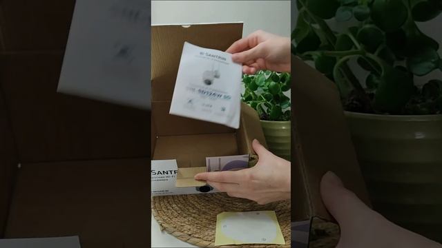Камера видеонаблюдения Wi-fi поворотная беспроводная 2 мп 3,6 мм Santrin PTZ распаковка