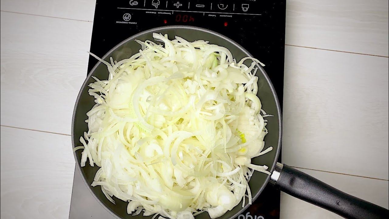 Тушим ЛУК 40 МИНУТ, НЕОБЫЧНЫЙ РЕЦЕПТ из Газеты, Луковый Суп. смотреть онлайн