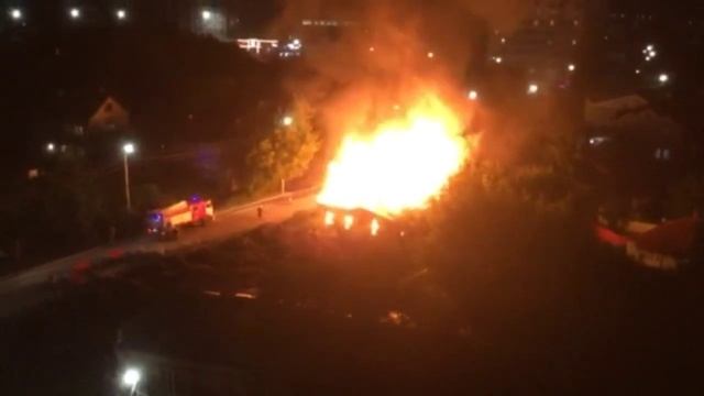 В центре Саратова сгорел молельный дом старообрядцев смотреть онлайн