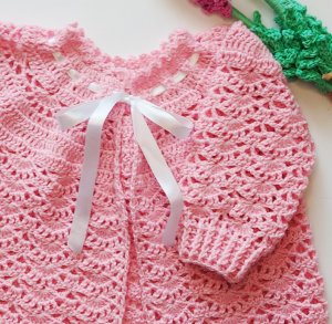 Вязание крючком. Распашонка для малышки.